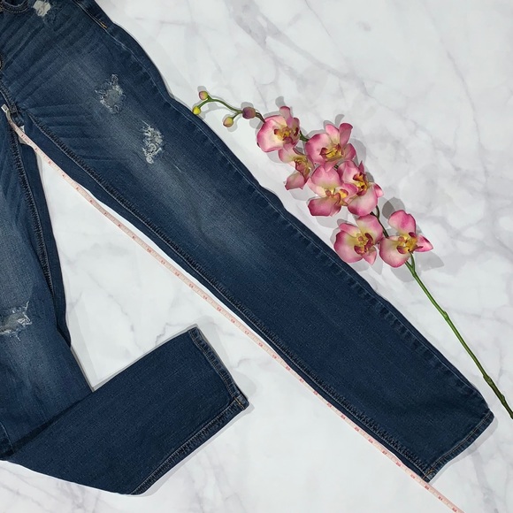 🛑 SOLD!! ✰ HOLLISTER ✰ Girl’s 5 Pocket Ripped Jeans - Picture 5 of 8